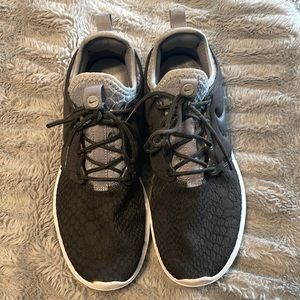 Womens Nike Roshe size 9 snake print